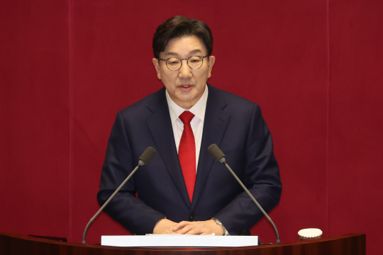 권성동 국민의힘 원내대표가 11일 국회 본회의에서 교섭단체 대표 연설을 하고 있다. [연합뉴스]